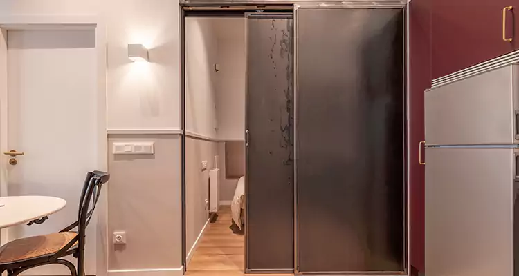 We Fix Closet Sliding Door in Royal Palm Beach, FL 